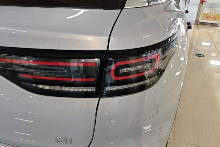 Used Leapmotor C11 2026 All-Electric 640 LiDAR Prestige Edition Right Rear Taillight