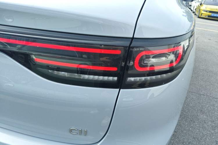 Used Leapmotor C11 2026 All-Electric 640 LiDAR Prestige Edition Right Rear Taillight
