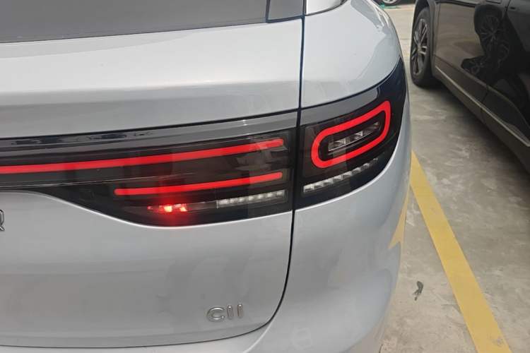 Used Leapmotor C11 2026 All-Electric 640 LiDAR Prestige Edition Right Rear Taillight