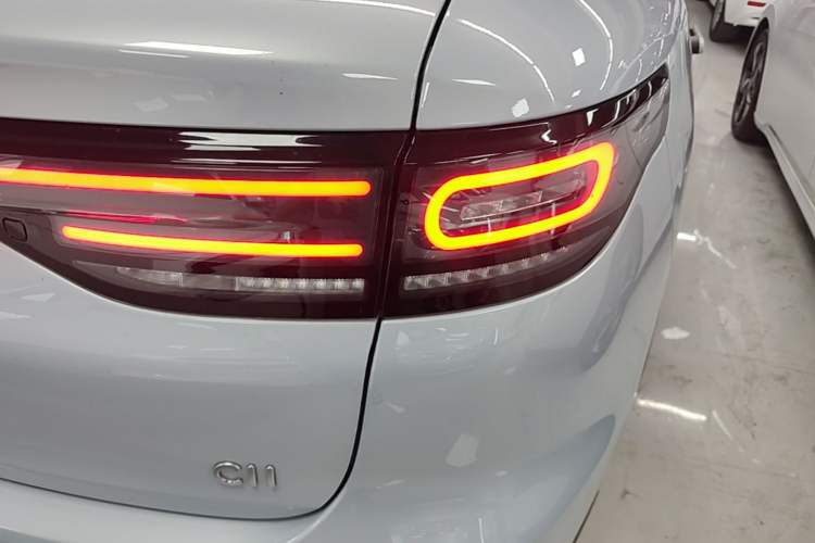 Used Leapmotor C11 2026 All-Electric 640 LiDAR Prestige Edition Right Rear Taillight