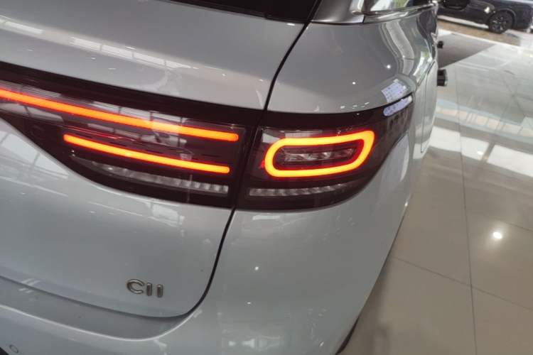 Used Leapmotor C11 2026 All-Electric 640 LiDAR Prestige Edition Right Rear Taillight