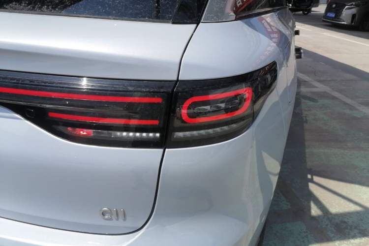 Used Leapmotor C11 2026 All-Electric 640 LiDAR Prestige Edition Right Rear Taillight