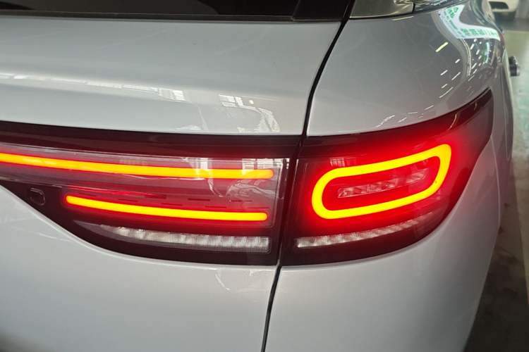 Used Leapmotor C11 2026 All-Electric 640 LiDAR Prestige Edition Right Rear Taillight