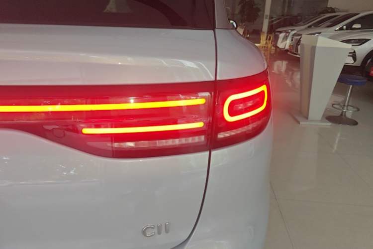 Used Leapmotor C11 2026 All-Electric 640 LiDAR Prestige Edition Right Rear Taillight