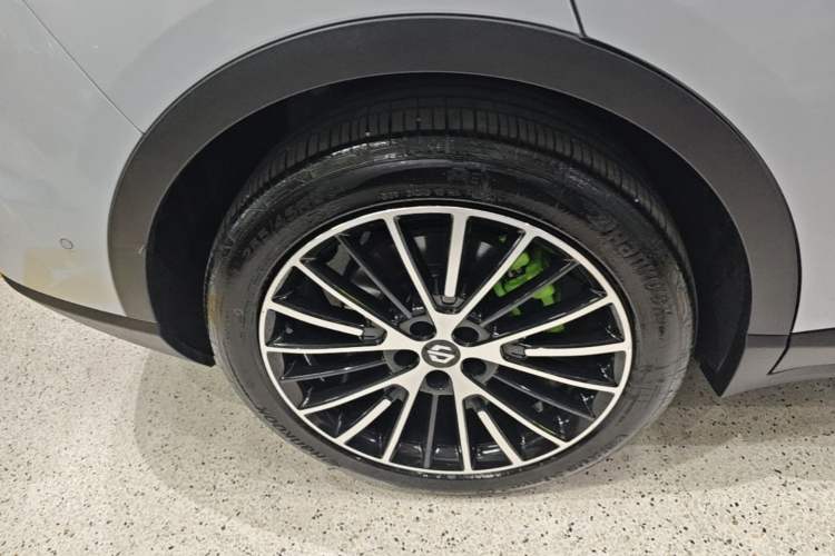 Used Leapmotor C11 2026 All-Electric 640 LiDAR Prestige Edition Right Rear Wheel Hub