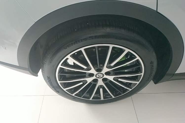 Used Leapmotor C11 2026 All-Electric 640 LiDAR Prestige Edition Right Rear Wheel Hub