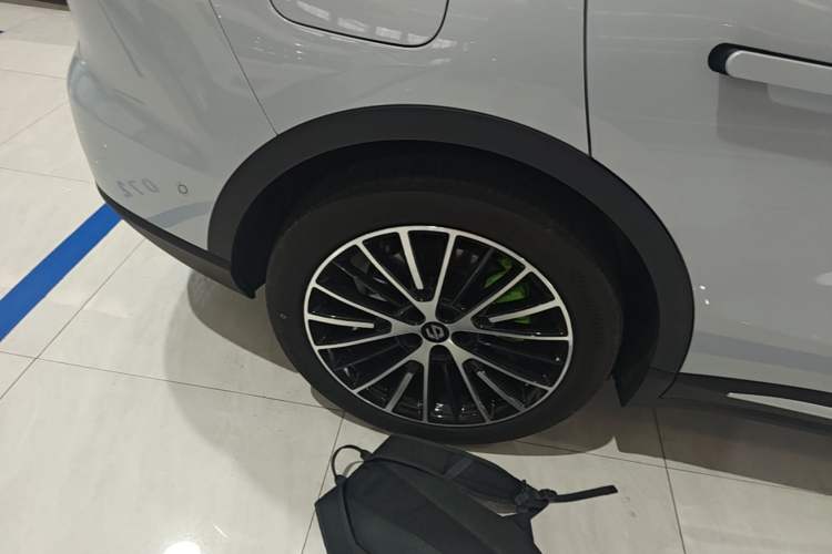 Used Leapmotor C11 2026 All-Electric 640 LiDAR Prestige Edition Right Rear Wheel Hub