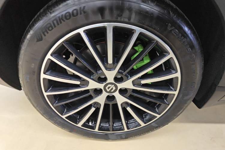 Used Leapmotor C11 2026 All-Electric 640 LiDAR Prestige Edition Right Rear Wheel Hub