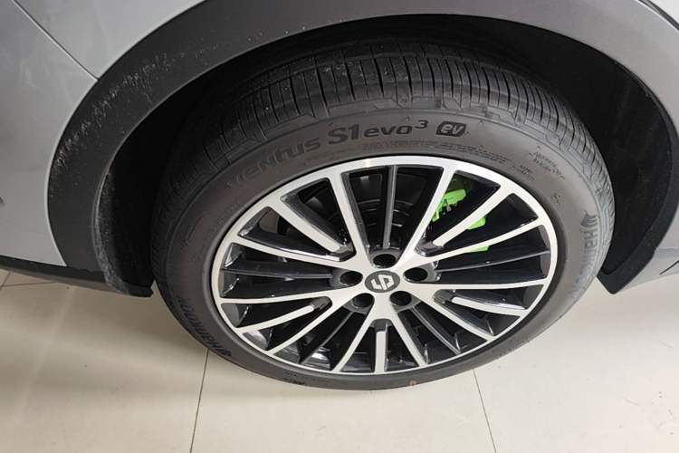 Used Leapmotor C11 2026 All-Electric 640 LiDAR Prestige Edition Right Rear Wheel Hub