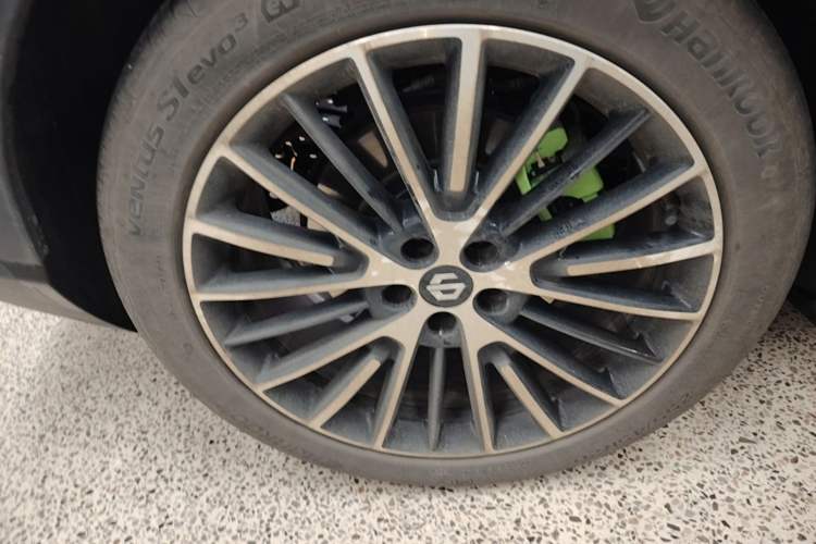 Used Leapmotor C11 2026 All-Electric 640 LiDAR Prestige Edition Right Rear Wheel Hub