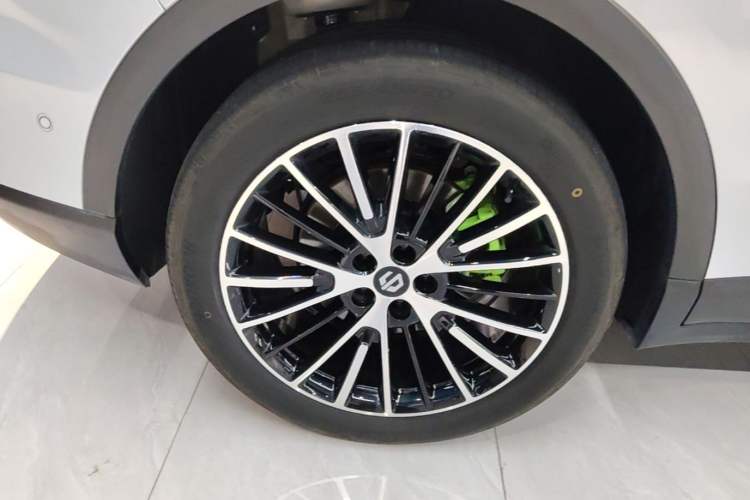 Used Leapmotor C11 2026 All-Electric 640 LiDAR Prestige Edition Right Rear Wheel Hub