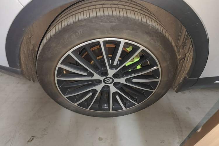 Used Leapmotor C11 2026 All-Electric 640 LiDAR Prestige Edition Right Rear Wheel Hub