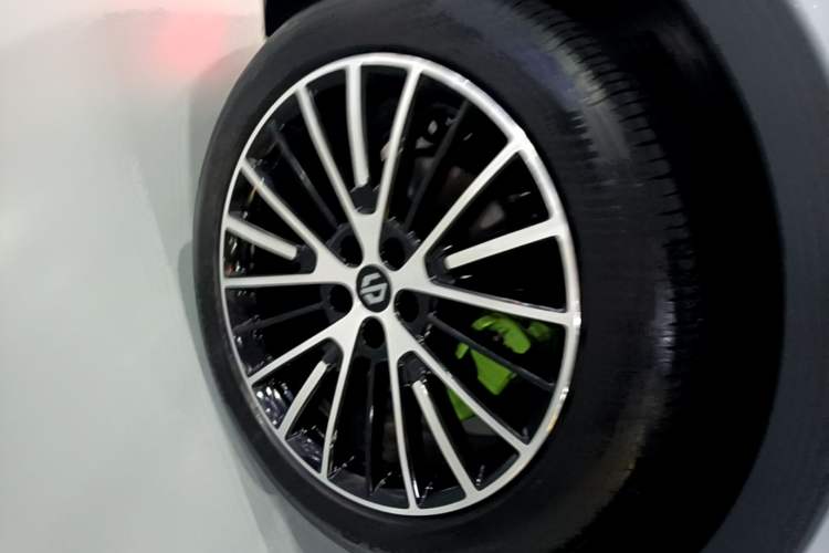 Used Leapmotor C11 2026 All-Electric 640 LiDAR Prestige Edition Right Rear Wheel Hub
