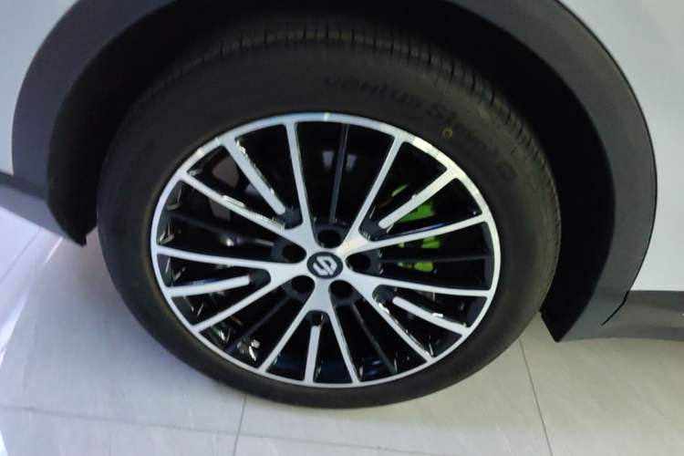 Used Leapmotor C11 2026 All-Electric 640 LiDAR Prestige Edition Right Rear Wheel Hub