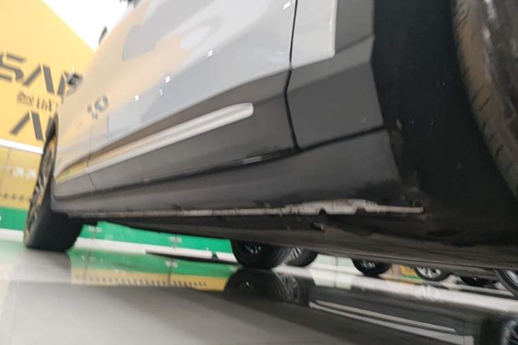 Used Leapmotor C11 2026 All-Electric 640 LiDAR Prestige Edition Right Side Sill