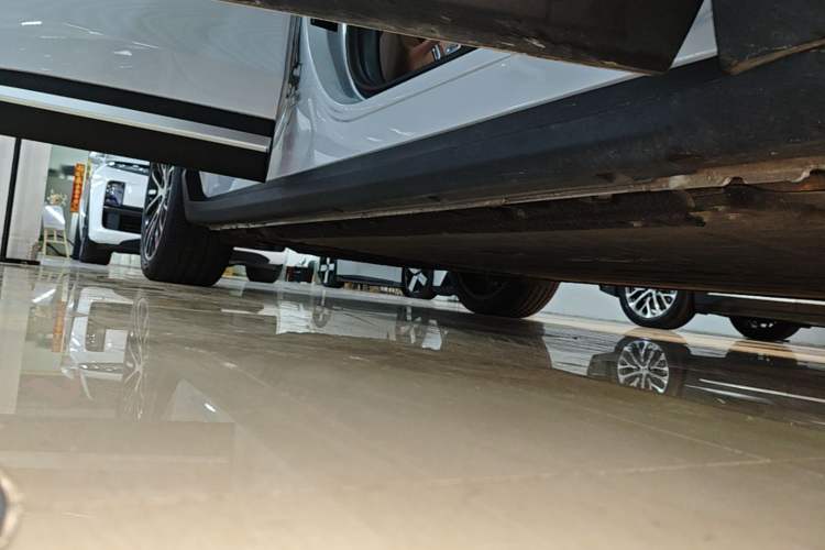 Used Leapmotor C11 2026 All-Electric 640 LiDAR Prestige Edition Right Side Sill