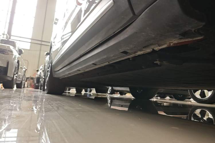 Used Leapmotor C11 2026 All-Electric 640 LiDAR Prestige Edition Right Side Sill