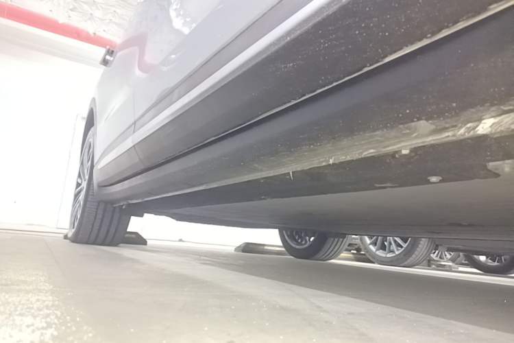 Used Leapmotor C11 2026 All-Electric 640 LiDAR Prestige Edition Right Side Sill