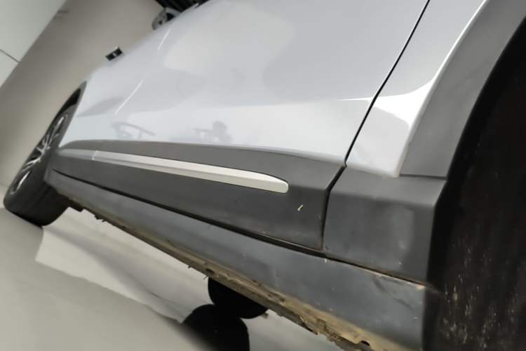 Used Leapmotor C11 2026 All-Electric 640 LiDAR Prestige Edition Right Side Sill