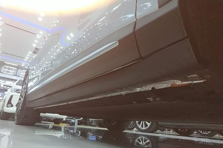 Used Leapmotor C11 2026 All-Electric 640 LiDAR Prestige Edition Right Side Sill