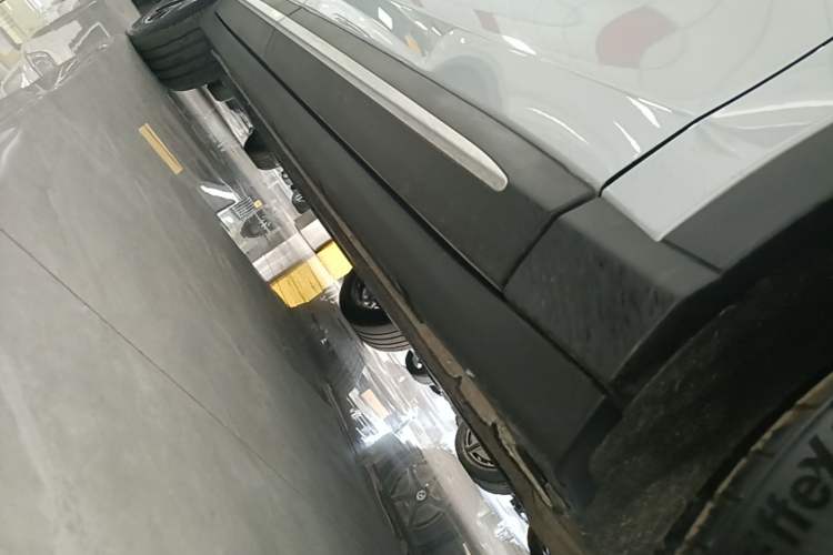Used Leapmotor C11 2026 Range-Extended 300 LiDAR Prestige Edition Right Side Sill