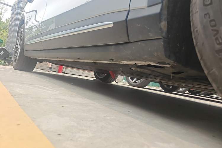 Used Leapmotor C11 2026 All-Electric 640 LiDAR Prestige Edition Right Side Sill