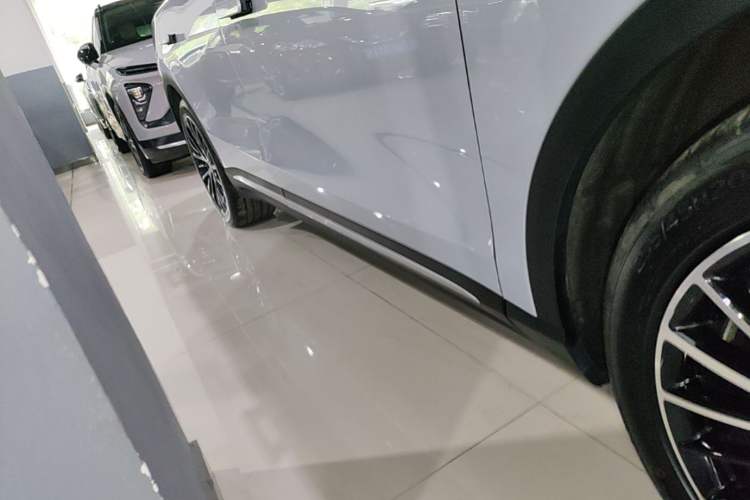 Used Leapmotor C11 2026 All-Electric 640 LiDAR Prestige Edition Right Side Sill