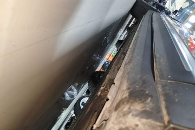 Used Leapmotor C11 2026 All-Electric 640 LiDAR Prestige Edition Right Side Sill