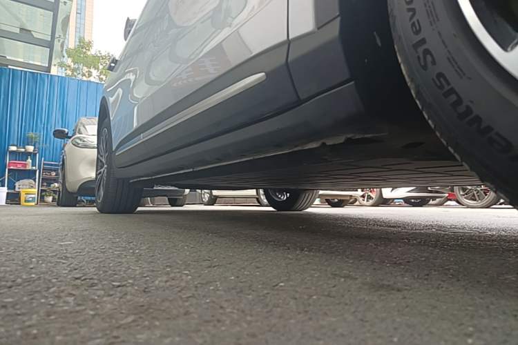 Used Leapmotor C11 2026 All-Electric 640 LiDAR Prestige Edition Right Side Sill
