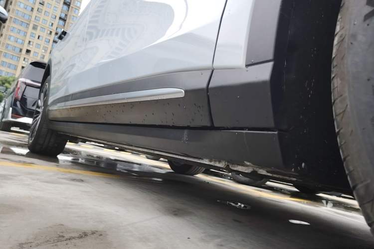 Used Leapmotor C11 2026 All-Electric 640 LiDAR Prestige Edition Right Side Sill