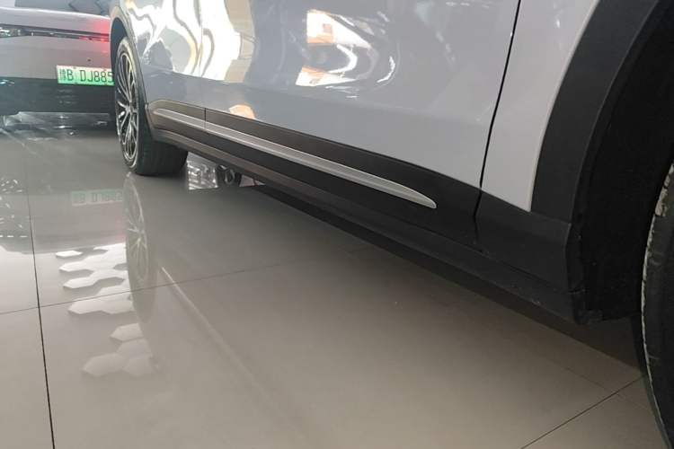 Used Leapmotor C11 2026 All-Electric 640 LiDAR Prestige Edition Right Side Sill