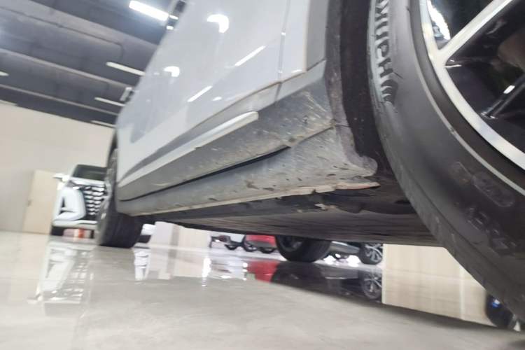 Used Leapmotor C11 2026 All-Electric 640 LiDAR Prestige Edition Right Side Sill