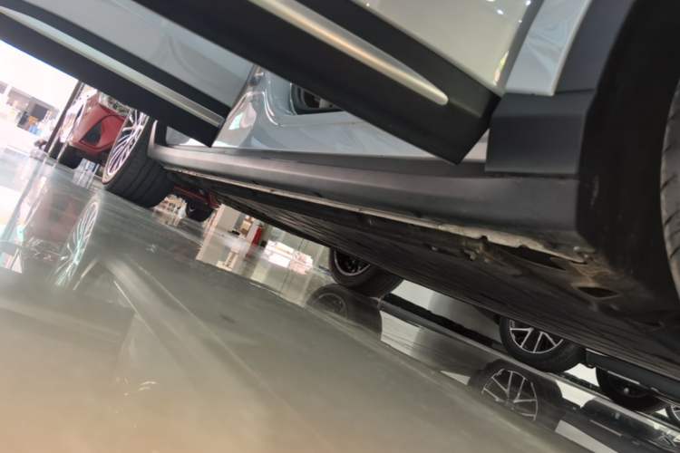 Used Leapmotor C11 2026 All-Electric 640 LiDAR Prestige Edition Right Side Sill