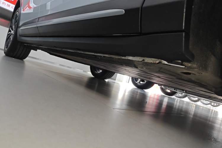 Used Leapmotor C11 2026 All-Electric 640 LiDAR Prestige Edition Right Side Sill