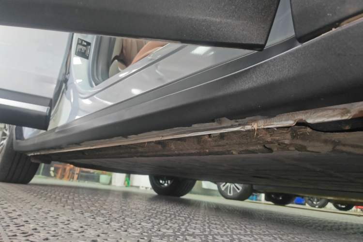 Used Leapmotor C11 2026 All-Electric 640 LiDAR Prestige Edition Right Side Sill