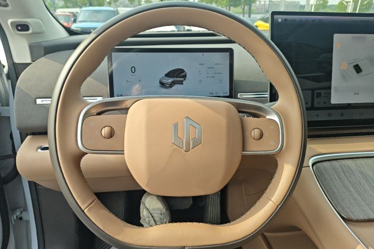 Used Leapmotor C11 2026 All-Electric 640 LiDAR Prestige Edition Steering Wheel