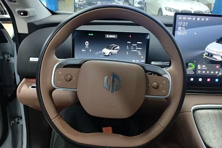 Used Leapmotor C11 2026 All-Electric 640 LiDAR Prestige Edition Steering Wheel