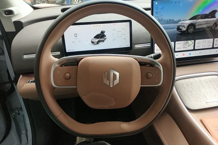 Used Leapmotor C11 2026 All-Electric 640 LiDAR Prestige Edition Steering Wheel