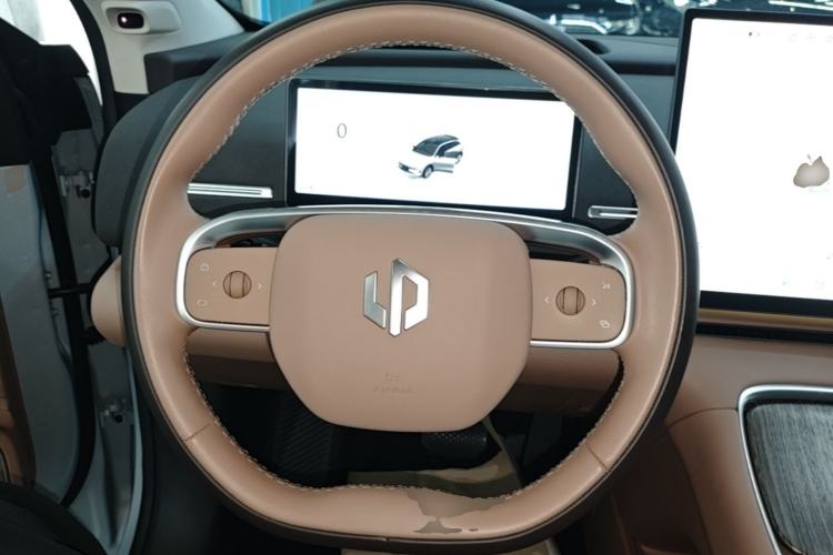 Used Leapmotor C11 2026 All-Electric 640 LiDAR Prestige Edition Steering Wheel