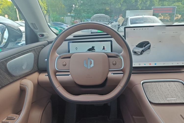 Used Leapmotor C11 2026 All-Electric 640 LiDAR Prestige Edition Steering Wheel
