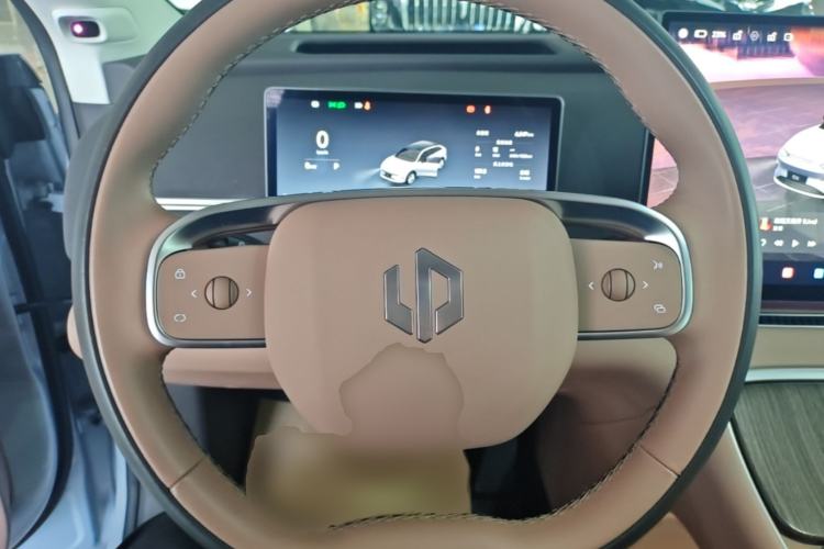 Used Leapmotor C11 2026 All-Electric 640 LiDAR Prestige Edition Steering Wheel