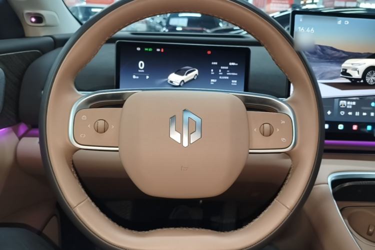 Used Leapmotor C11 2026 All-Electric 640 LiDAR Prestige Edition Steering Wheel