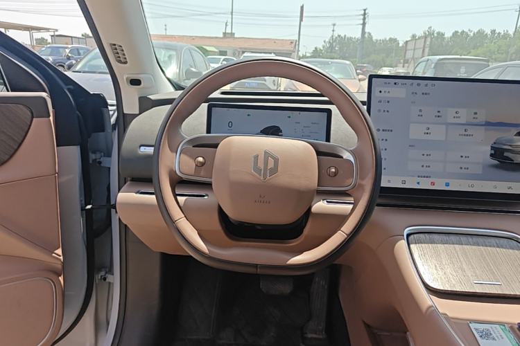 Used Leapmotor C11 2026 All-Electric 640 LiDAR Prestige Edition Steering Wheel