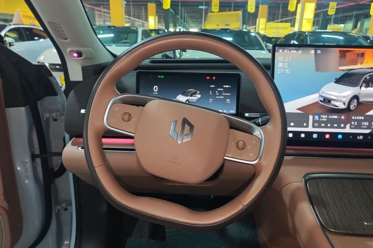 Used Leapmotor C11 2026 All-Electric 640 LiDAR Prestige Edition Steering Wheel
