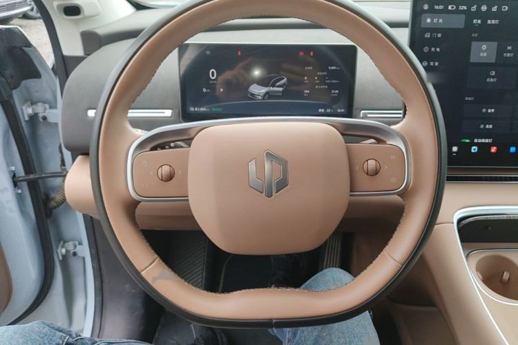 Used Leapmotor C11 2026 All-Electric 640 LiDAR Prestige Edition Steering Wheel
