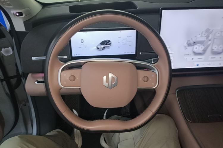 Used Leapmotor C11 2026 All-Electric 640 LiDAR Prestige Edition Steering Wheel