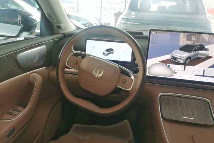 Used Leapmotor C11 2026 All-Electric 640 LiDAR Prestige Edition Steering Wheel