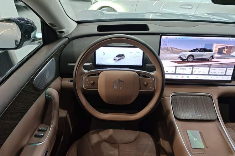 Used Leapmotor C11 2026 All-Electric 640 LiDAR Prestige Edition Steering Wheel