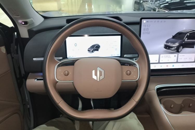 Used Leapmotor C11 2026 All-Electric 640 LiDAR Prestige Edition Steering Wheel