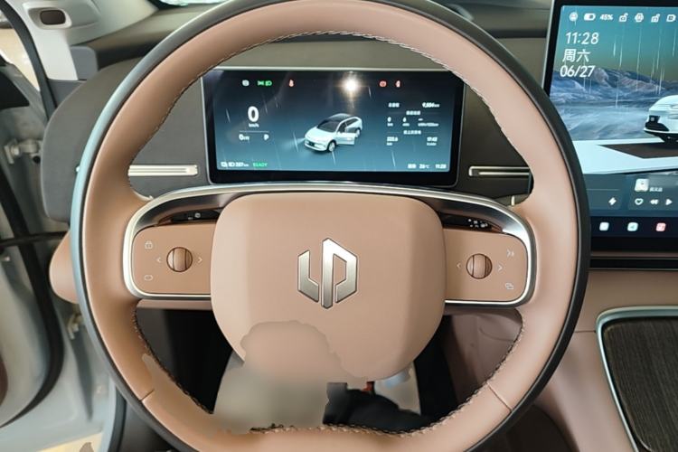 Used Leapmotor C11 2026 All-Electric 640 LiDAR Prestige Edition Steering Wheel
